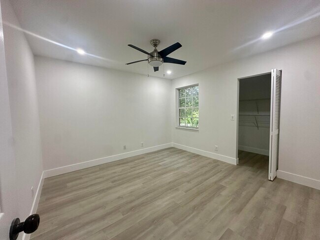 Building Photo - 10702 NW 1st Ct