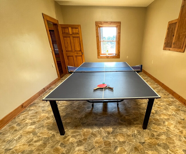 Building Photo - 169 Dream Mountain Rd