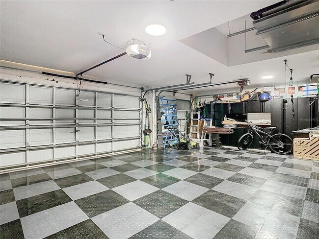 Building Photo - 16829 Midsummer Ln