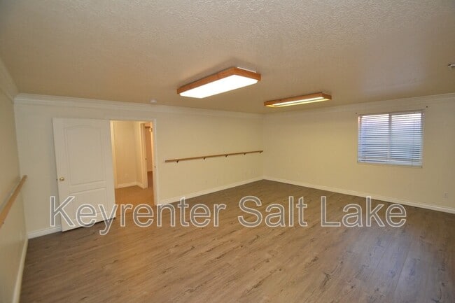 Building Photo - 584 W 760 N