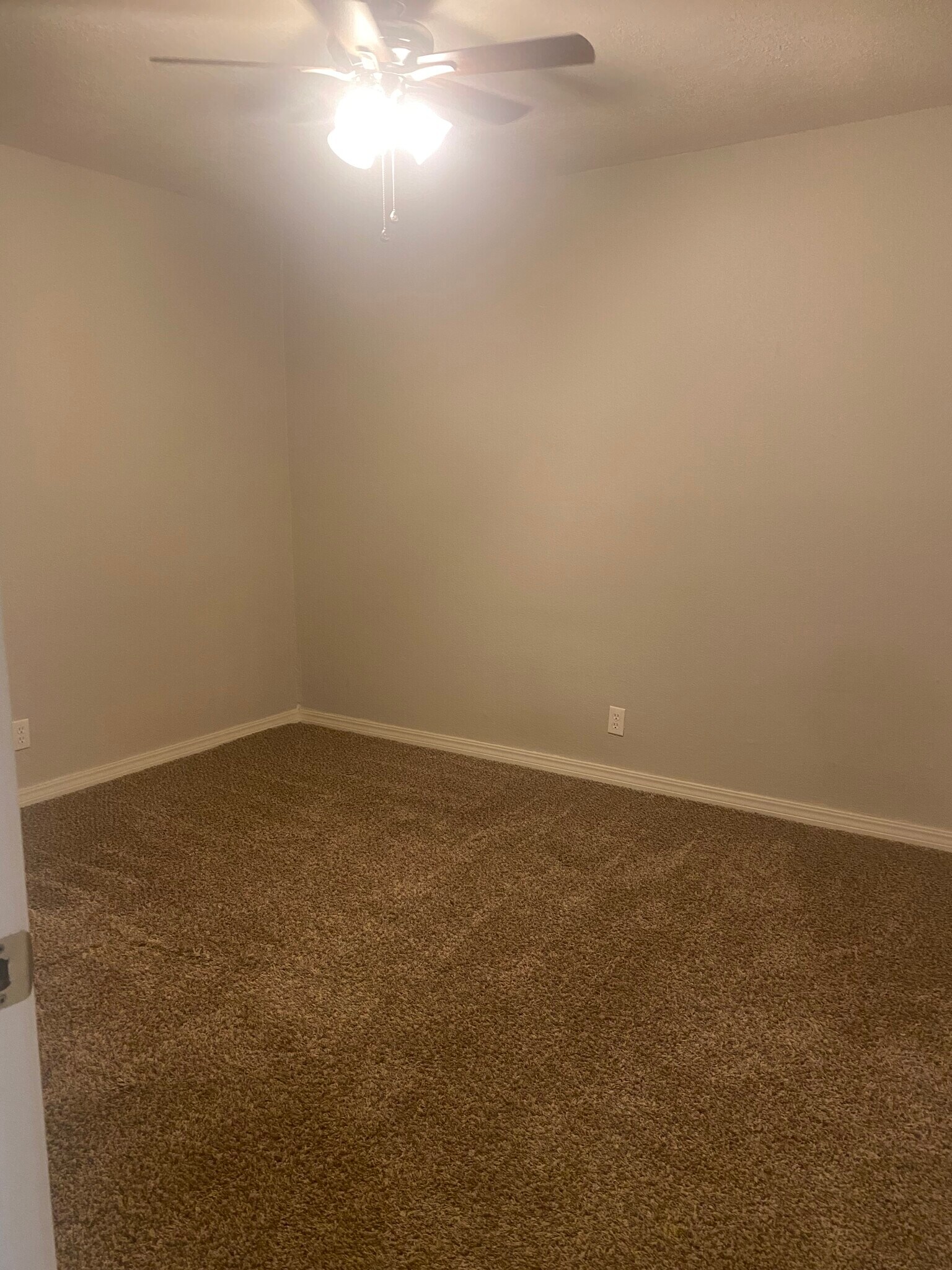 Building Photo - 826 Hardy Springs Cir