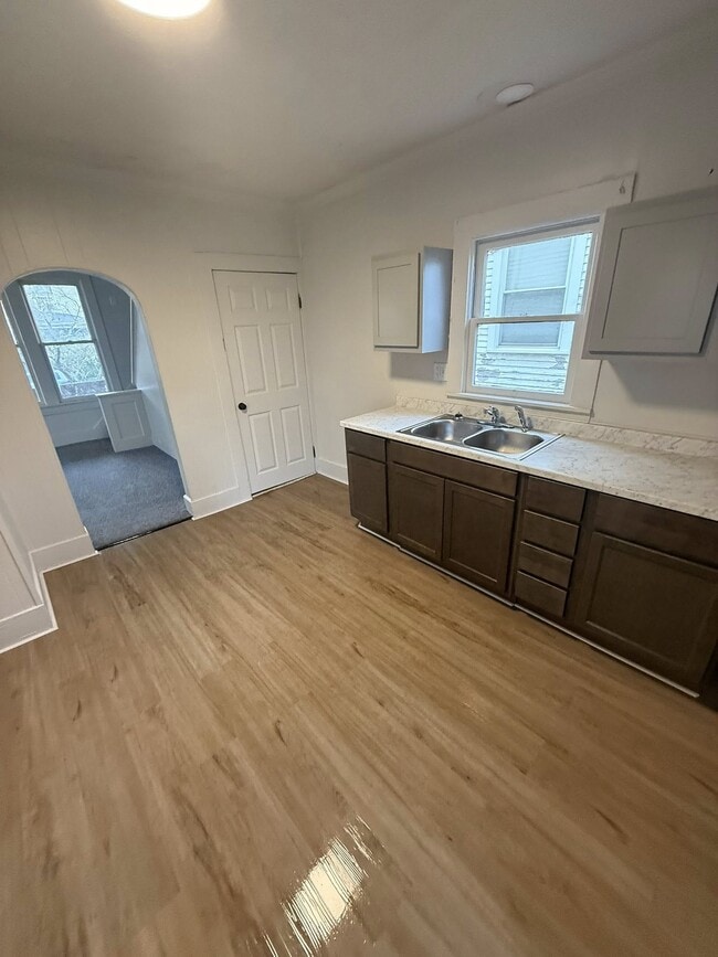 Building Photo - 517 Echo Ave