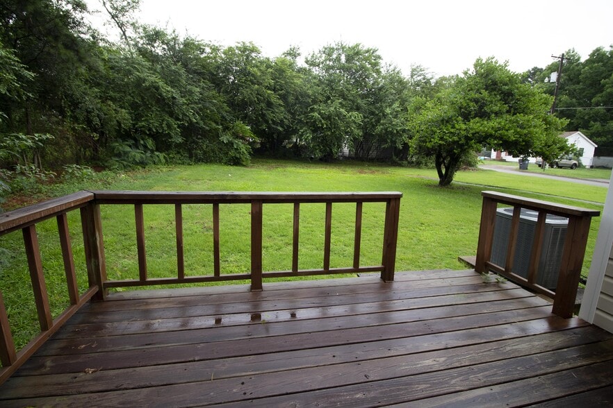 Back Porch - 1510 E Moore Ave