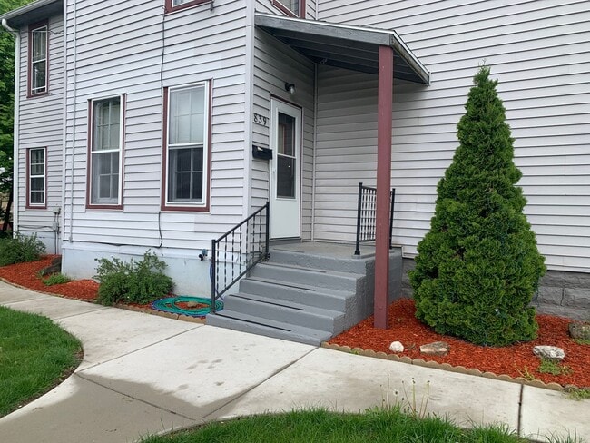 Building Photo - 841-841 Milton Ave