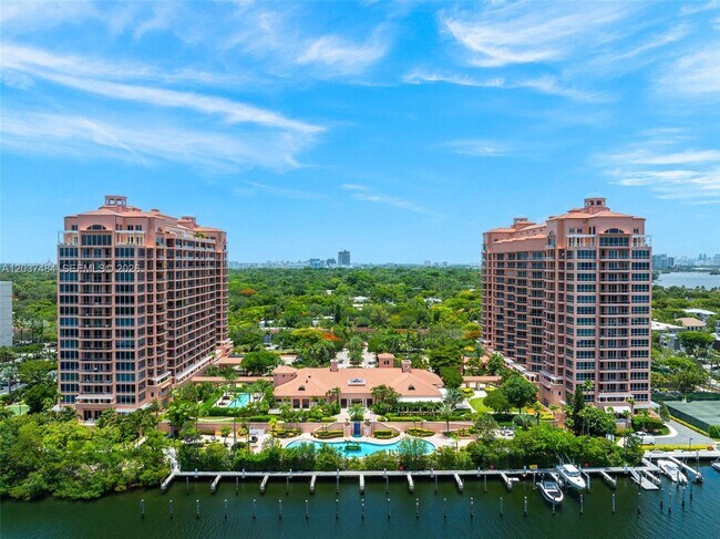Building Photo - 60 Edgewater Dr