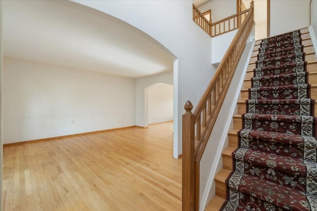 Building Photo - Gorgeous 5 Bedroom, 4 Bath Home on the Edg...