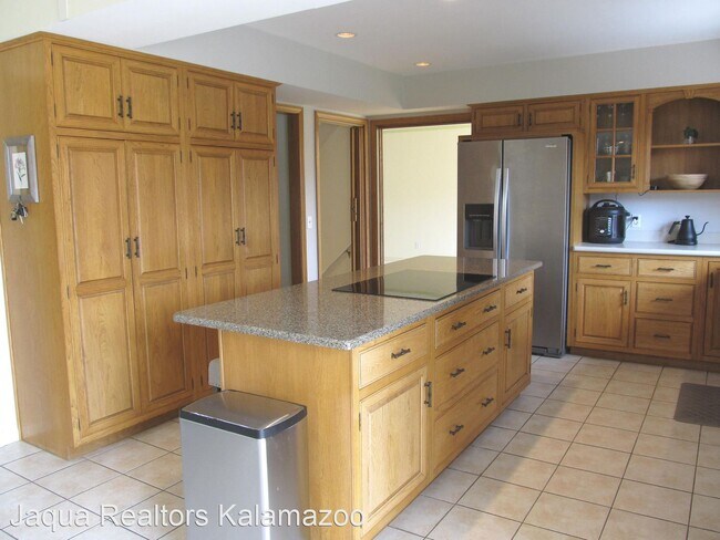 Building Photo - 5 br, 3.5 bath House - 5251 Colony Woods D...