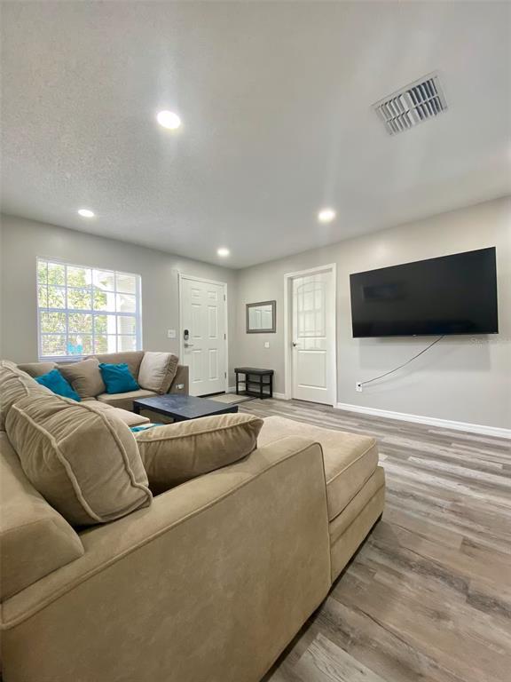 Building Photo - 8024 Candlewoode Dr