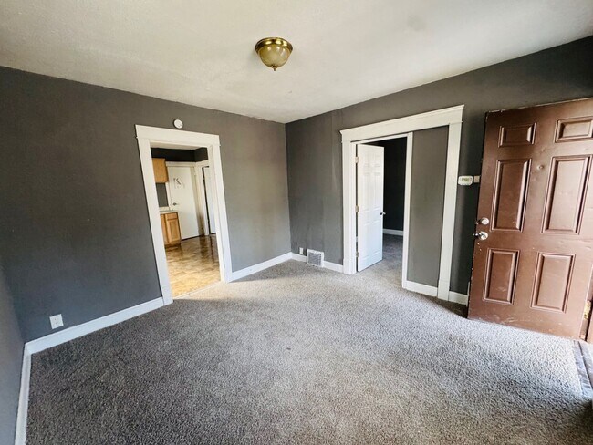 Building Photo - 2816 E 125th St