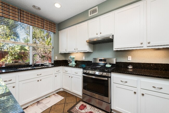 Building Photo - 2149 Via Arandana