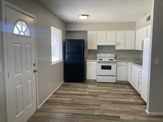 Building Photo - 1010 S Mara Dr
