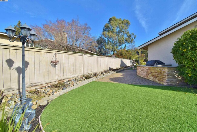 Building Photo - 204 Cypress Hills Ct