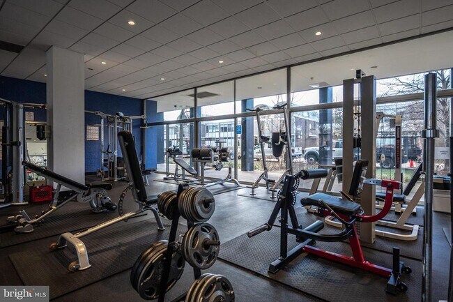 Building Photo - 302 N St SW