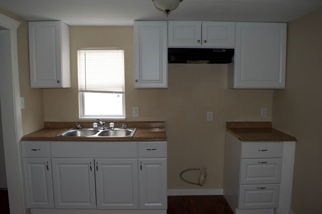 Building Photo - Beautifully Updated 3-Bedroom Home Near Downtown