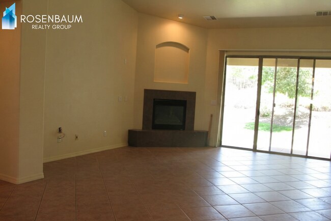 Building Photo - Stunning 3bedroom, 2 bathrooms home in the Prescott Lakes Community!