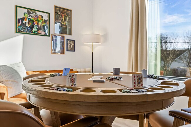 Building Photo - 554 Rosedale Ave