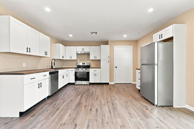 Building Photo - 65 2nd St