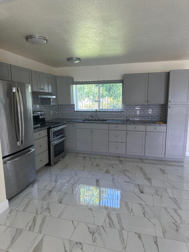 Building Photo - 1592 SE Burning Ct