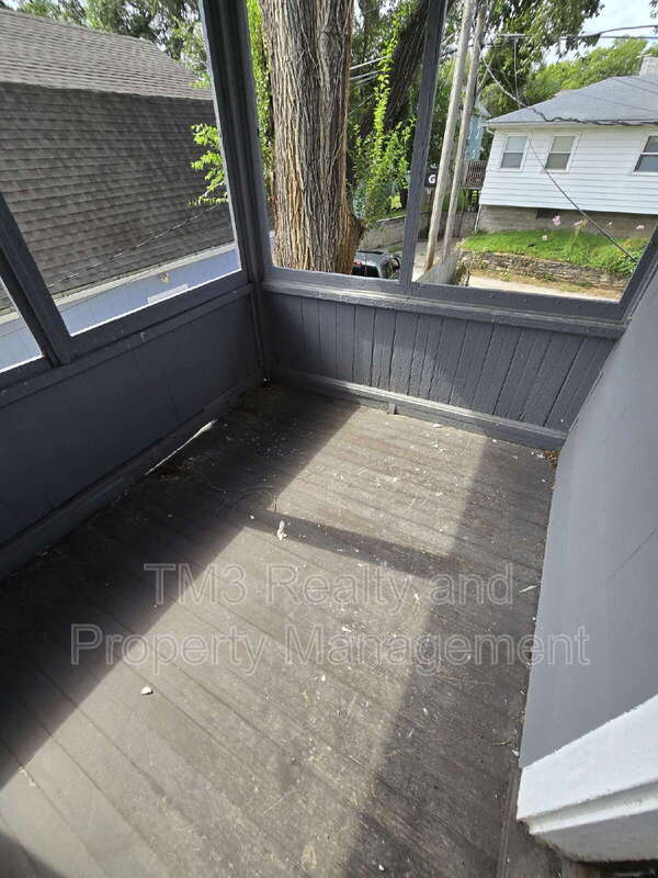 Building Photo - 302 Miami St