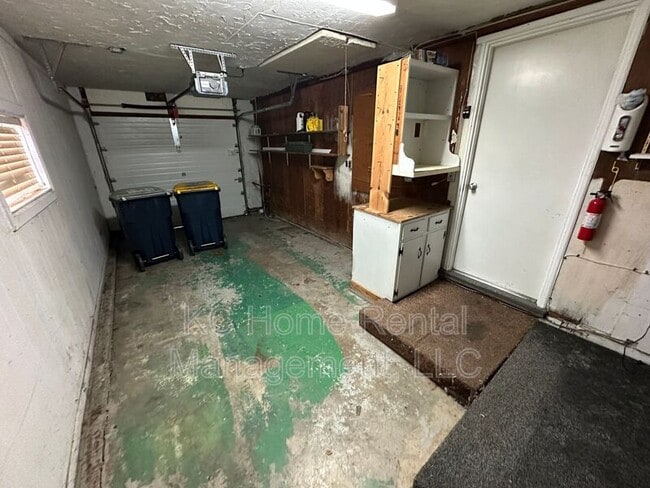 Building Photo - 619 W 85th St