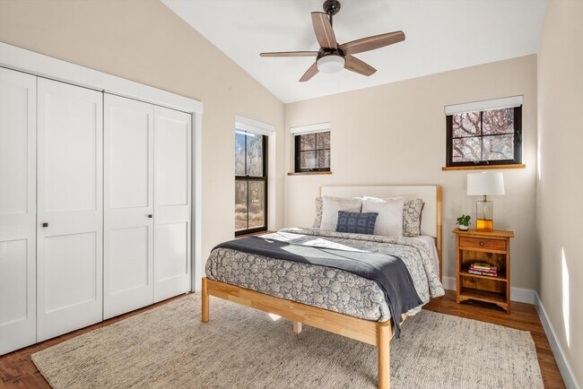 Building Photo - 106 Castle View Dr