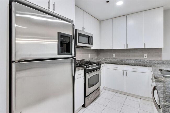 Building Photo - 3338 Peachtree Rd NE