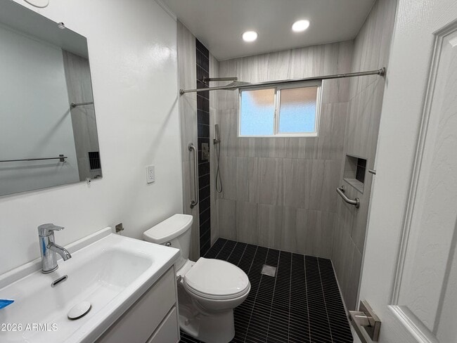 Building Photo - 2 E Piedmont Rd