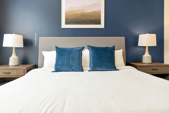 Building Photo - 3001 Esperanza Crossing