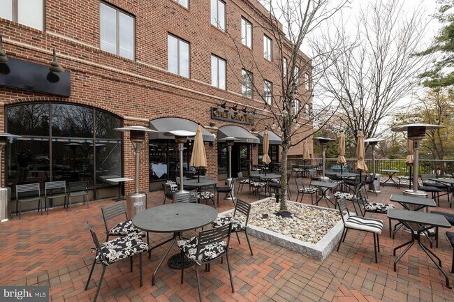 Building Photo - 4201 Cathedral Ave NW