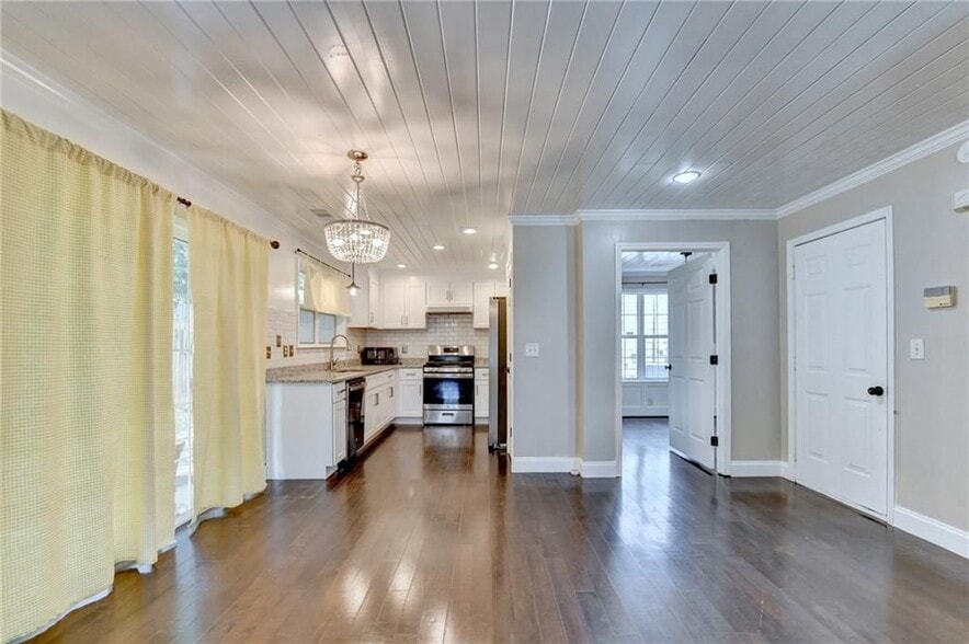 Building Photo - 725 Manor Glen Dr NW