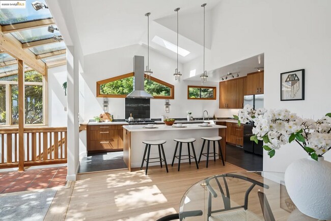 Building Photo - Berkeley Hills Beauty with Bay Views & Ele...