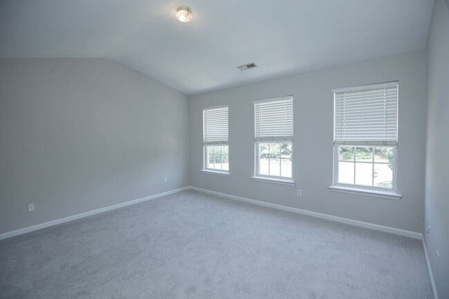 Building Photo - 2 Bedroom 2.5 Bath with Lake View in Morrisville, NC!