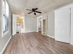 Building Photo - 1709 W Gaulbert Ave