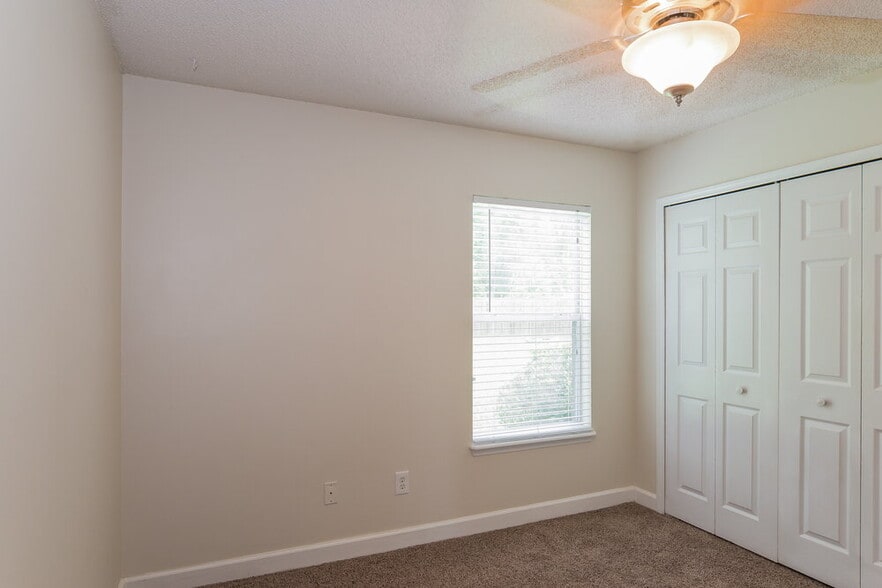 Building Photo - 7624 Pilgrims Trace Dr