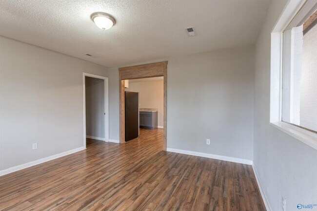 Building Photo - 112 Wilkenson Dr NE