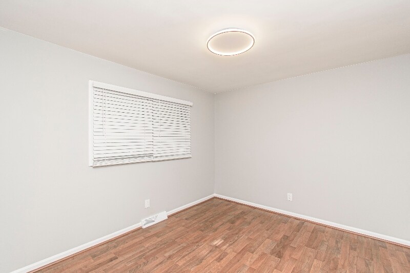 Building Photo - 1825 Sussex Rd