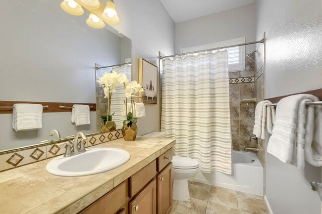Building Photo - 15625 Carob Cir