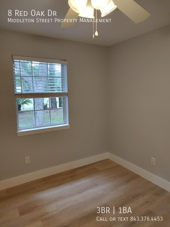 Building Photo - 8 Red Oak Dr