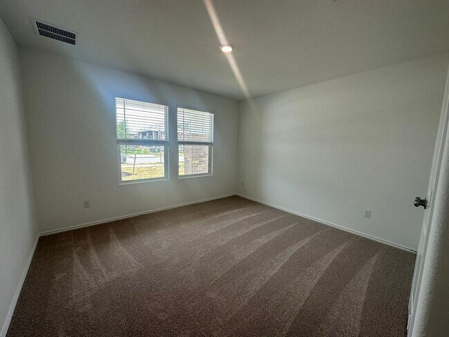 Building Photo - 176 Jeffers