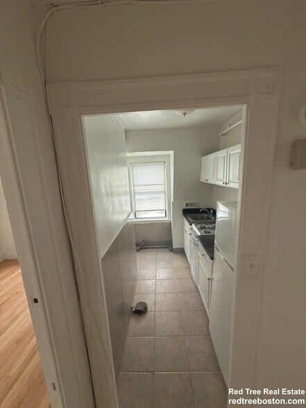 Apt 820 - 100 Wayland St