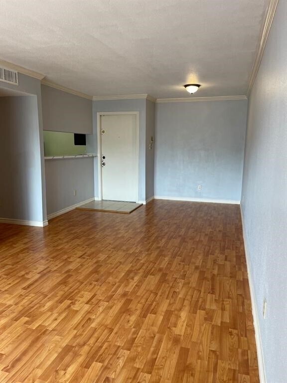 Building Photo - 2820 S Bartell Dr