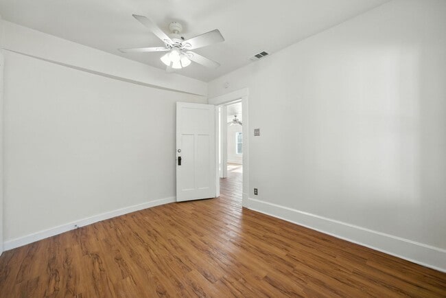 Building Photo - UT PRE-LEASE: 5 bed / 3 bath Remodeled Wes...