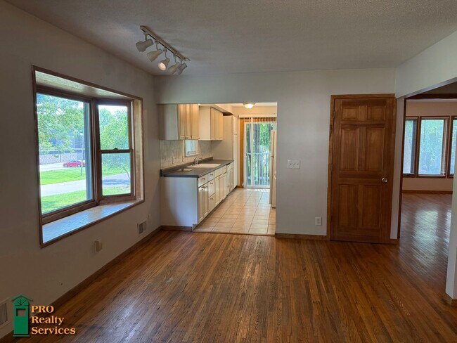 Building Photo - 4 Bedroom Home **Half off August Rent with...