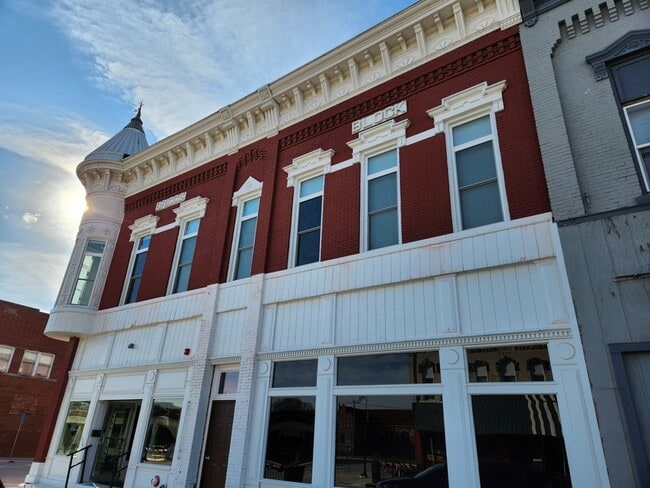 Building Photo - 1104 6th St