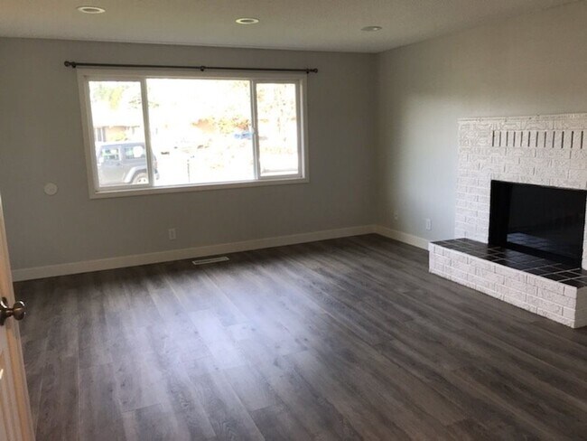 Building Photo - Coming Soon! 3 Bedroom Home Coming Soon McMinnville OR