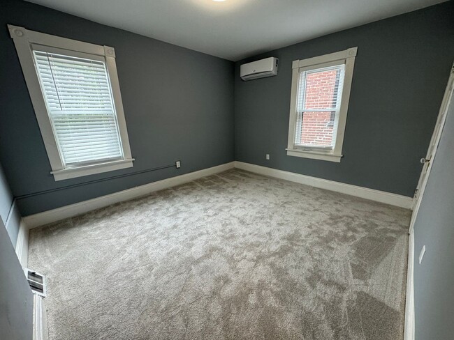 Building Photo - Completely Updated THREE BEDROOM TWIN!