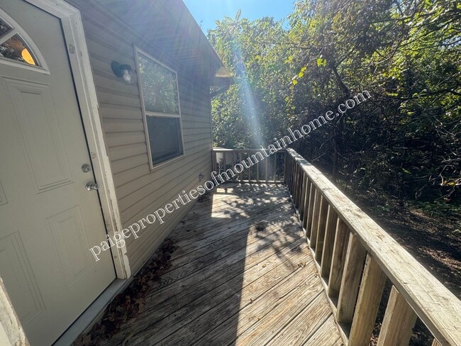 Building Photo - Grand Oak Road