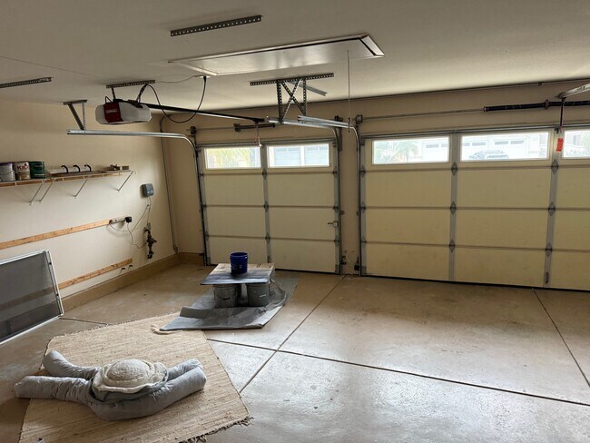 Building Photo - 12184 Oakview Way