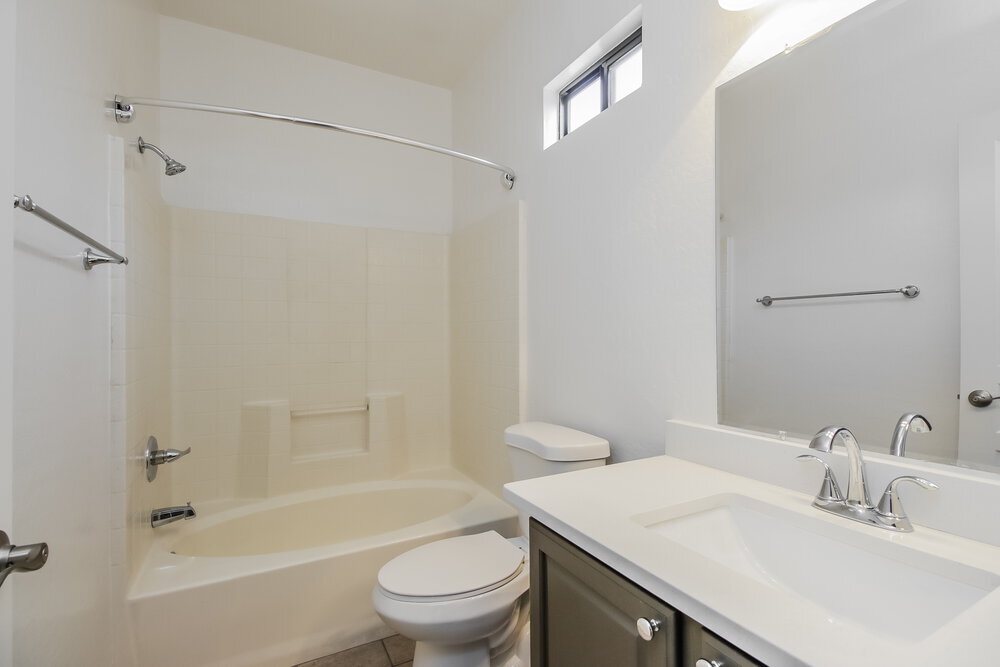 Building Photo - 815 W St Charles Ave