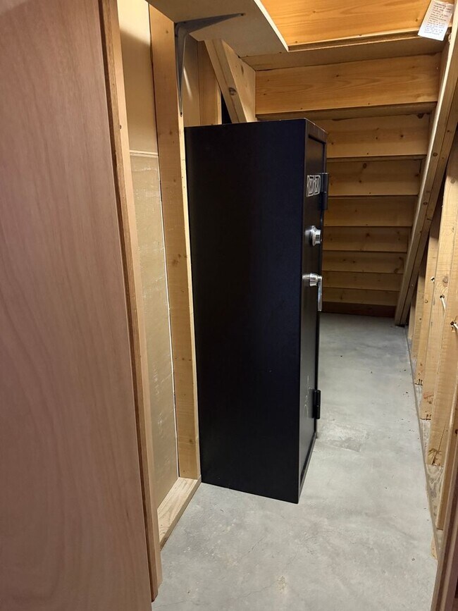 Building Photo - 2110 John St